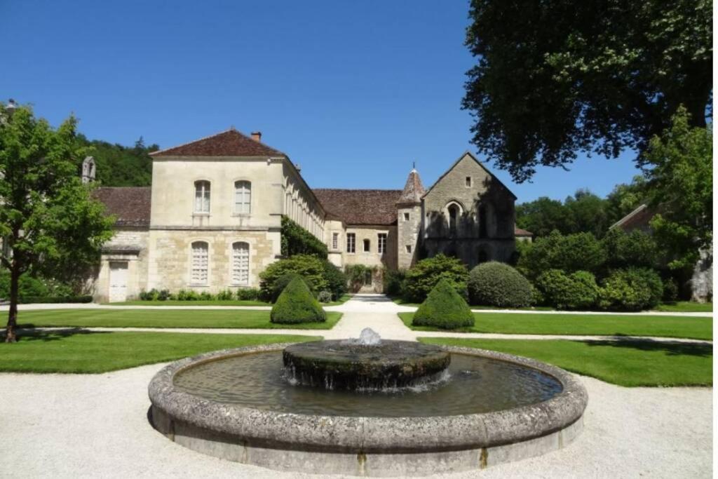 Charmante Maison Bourguignonne Avec Grand Jardin Et Parking 蒙巴尔 外观 照片