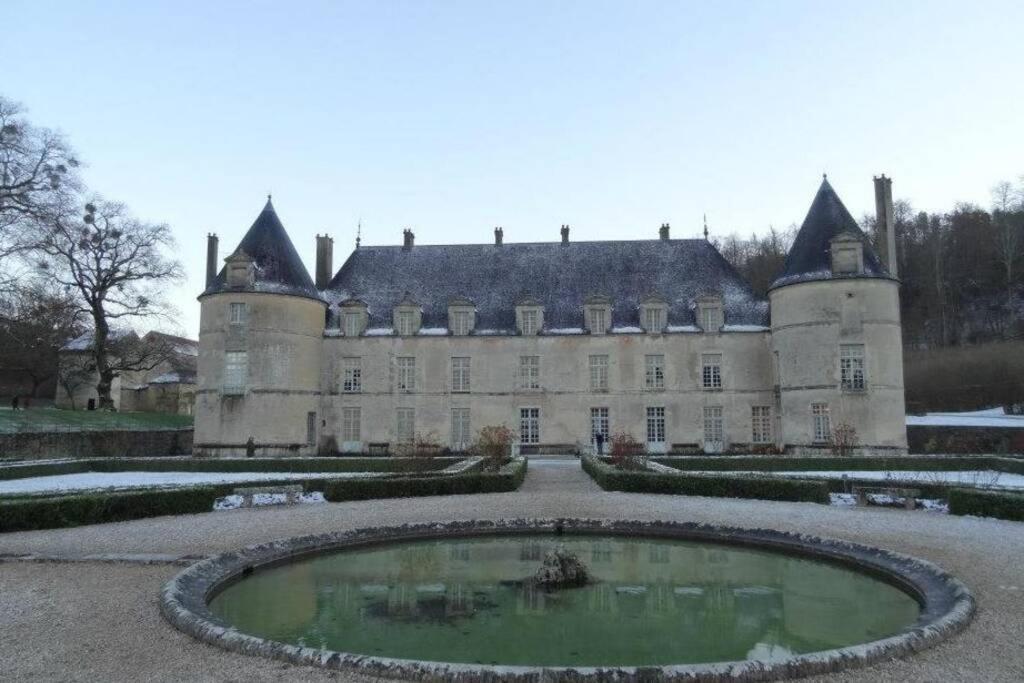 Charmante Maison Bourguignonne Avec Grand Jardin Et Parking 蒙巴尔 外观 照片